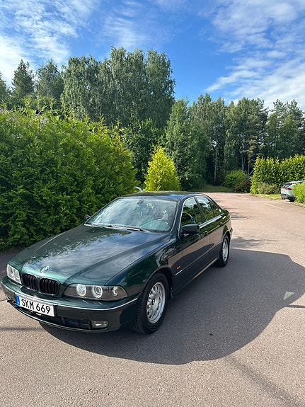 BMW 520i 4 of 5