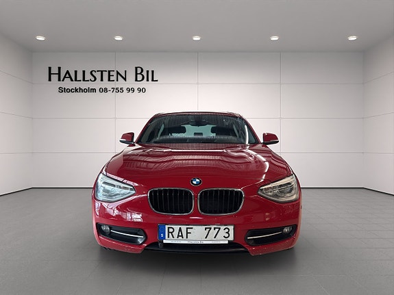 BMW 116i 3 of 5