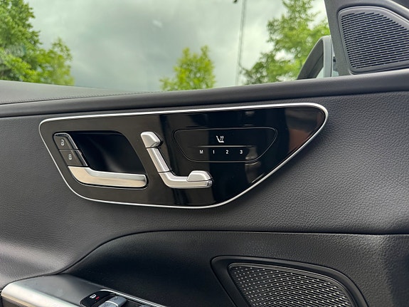 Mercedes-Benz C300 e 17 of 27