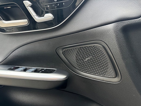 Mercedes-Benz C300 e 16 of 27
