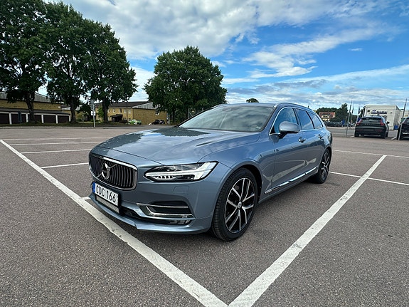 Volvo V90 2 of 5