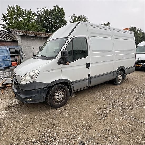 Iveco Dailey 35S13V 2 of 5