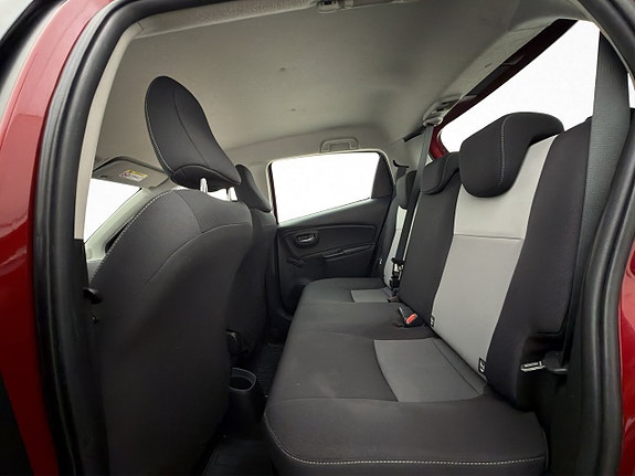 Toyota Yaris 13 of 23