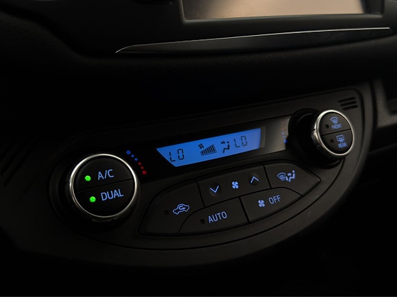 Toyota Yaris 19 of 23