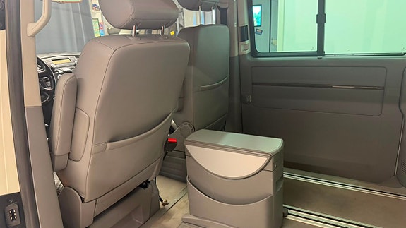 Volkswagen Multivan 8 of 17