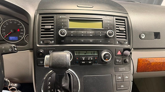 Volkswagen Multivan 12 of 17