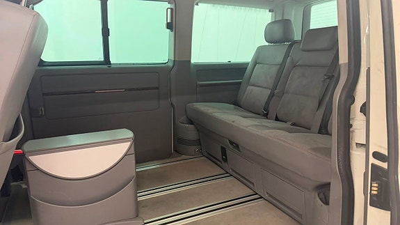 Volkswagen Multivan 9 of 17