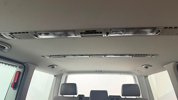 Volkswagen Multivan 10 of 17