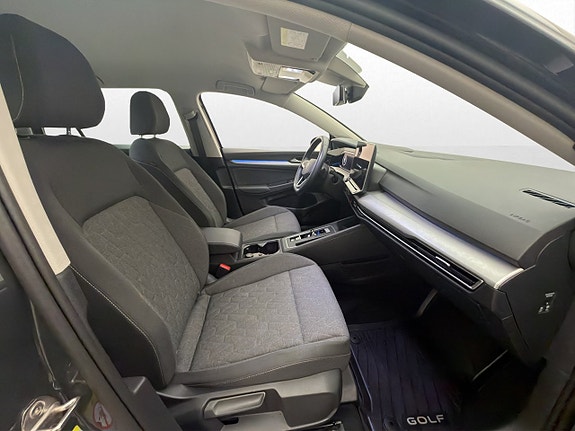 Volkswagen Golf VIII 15 of 30