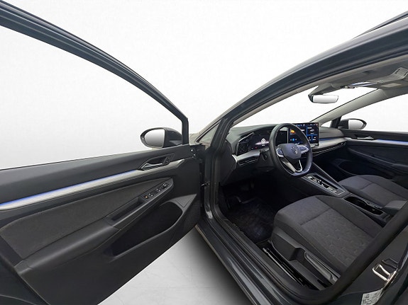Volkswagen Golf VIII 11 of 30