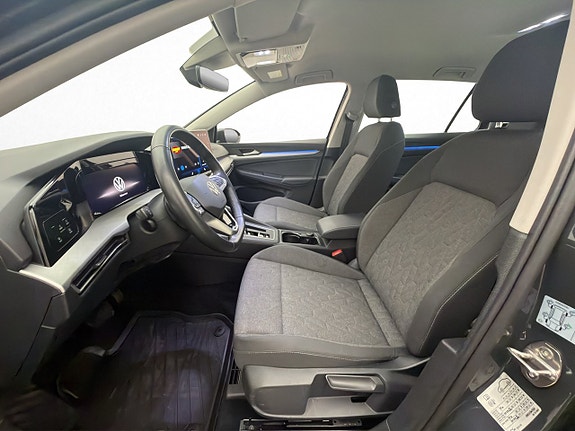 Volkswagen Golf VIII 12 of 30