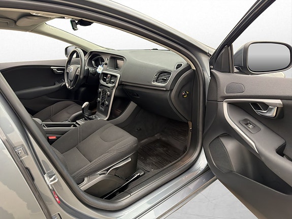 Volvo V40 12 of 26
