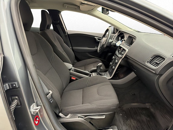 Volvo V40 11 of 26