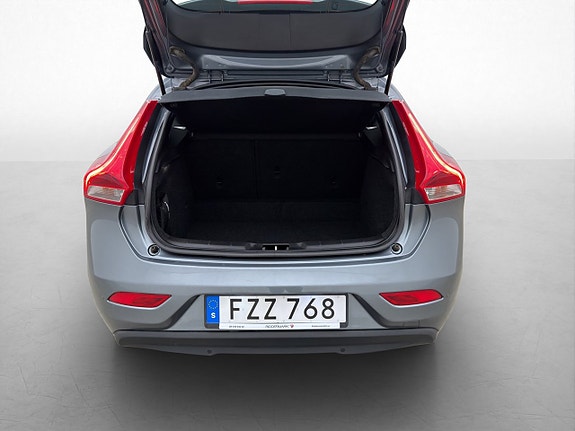 Volvo V40 22 of 26