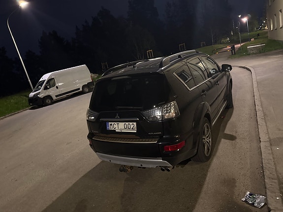 Mitsubishi Outlander 2 of 5