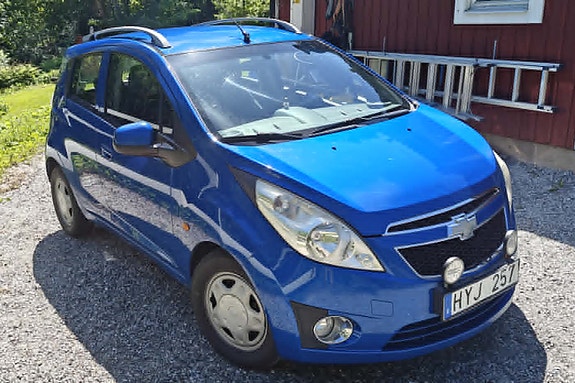 Chevrolet Spark 2 of 5