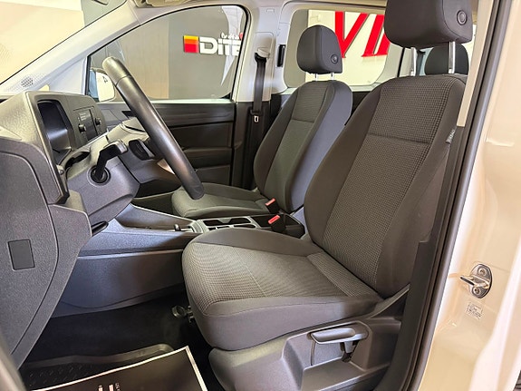 Volkswagen Caddy Maxi 14 of 25