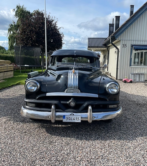 Pontiac Chieftain 2 of 9