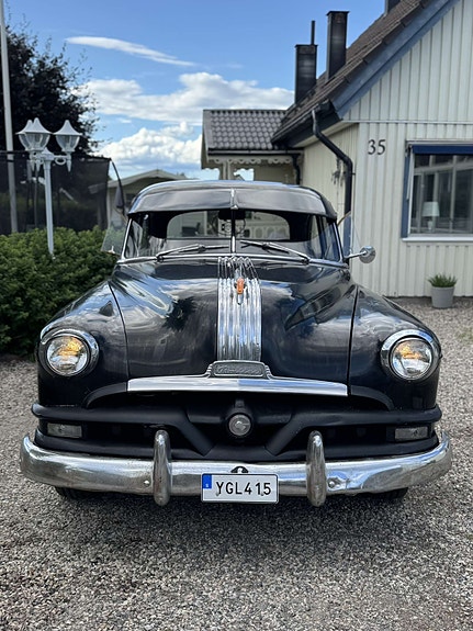 Pontiac Chieftain 2 of 5