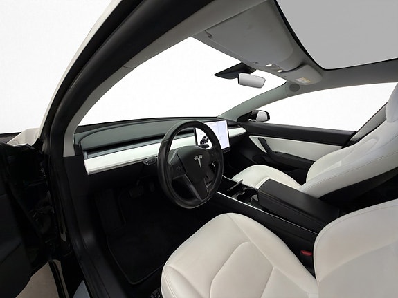Tesla Model 3 11 of 30