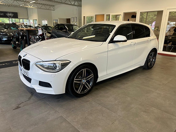 BMW 125i 2 of 5