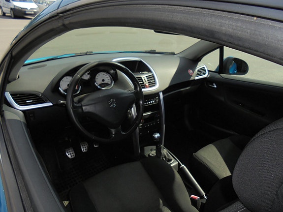 Peugeot 207 CC 9 of 16