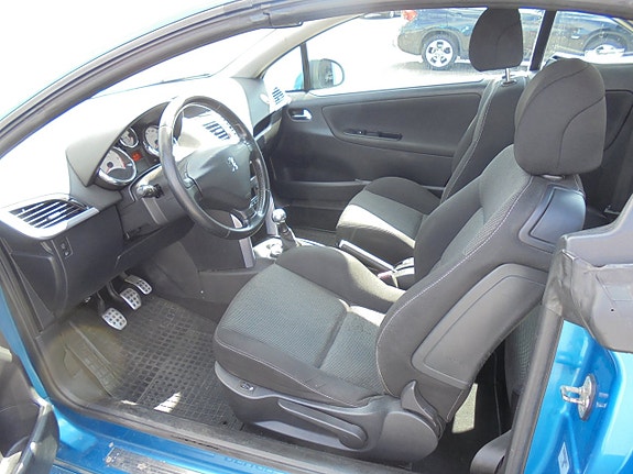 Peugeot 207 CC 11 of 16