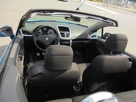Peugeot 207 CC 16 of 16