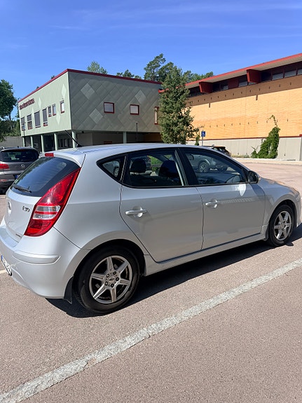 Hyundai i30 2 of 14
