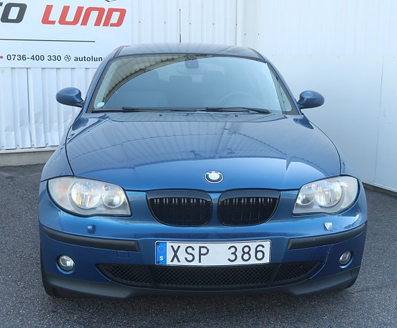 BMW 118i 2 of 5