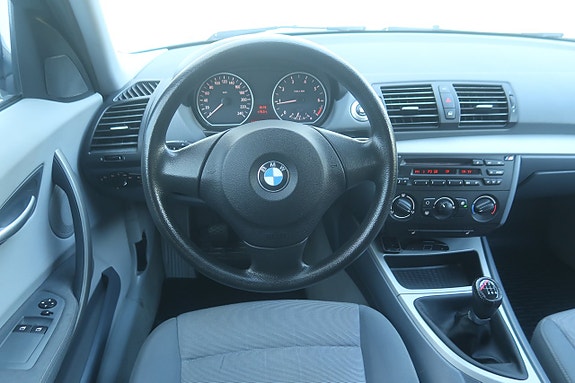 BMW 118i 6 of 22