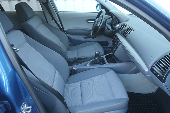 BMW 118i 8 of 22