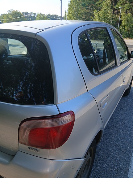Toyota Yaris 4 of 4