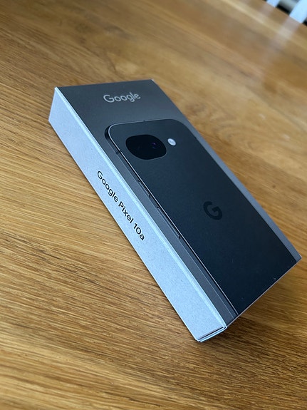 Google Google Pixel 10A, olåst och i obruten förpackning.