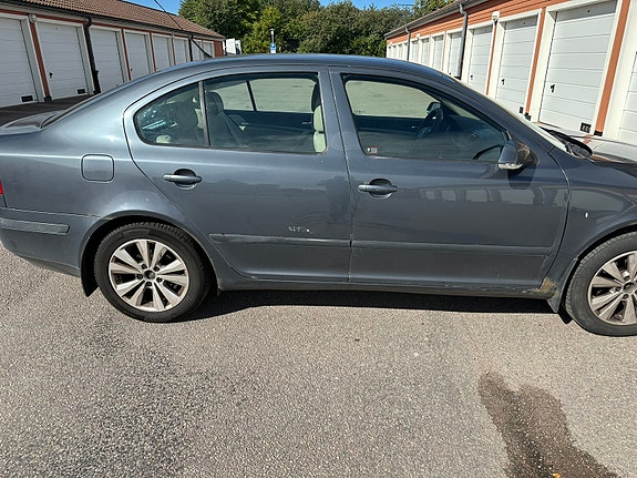 Skoda Octavia 2 of 7