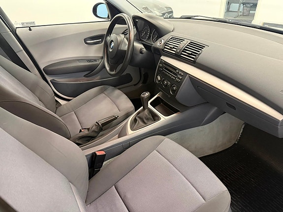 BMW 116i 8 of 11