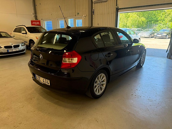 BMW 116i 4 of 5