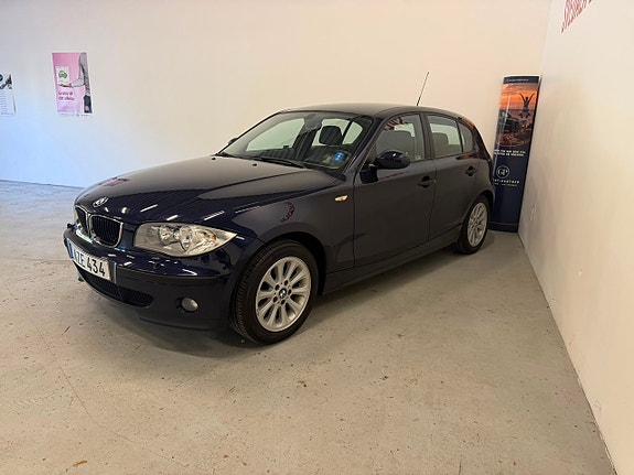 BMW 116i 3 of 5