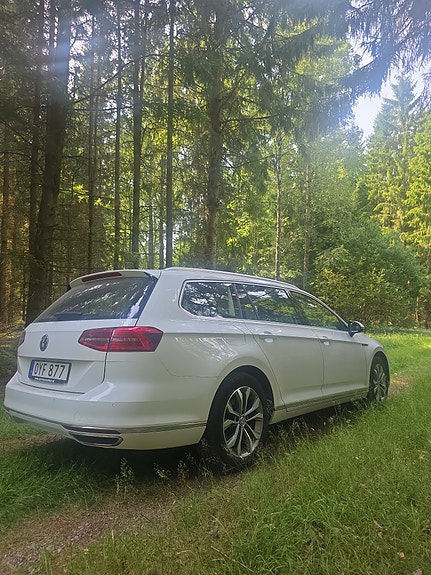 Volkswagen Passat 6 of 12