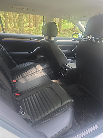 Volkswagen Passat 8 of 12