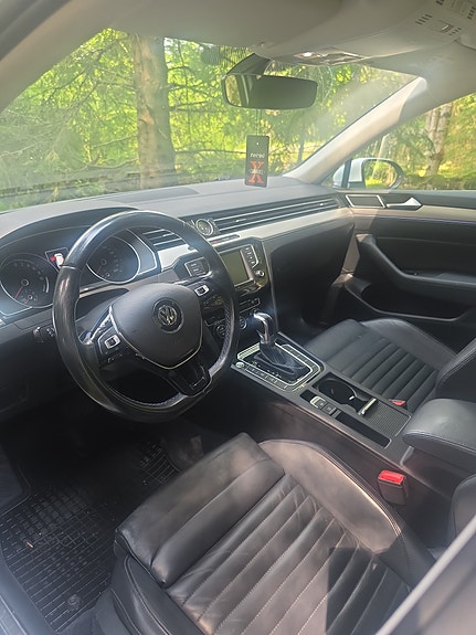 Volkswagen Passat 11 of 12