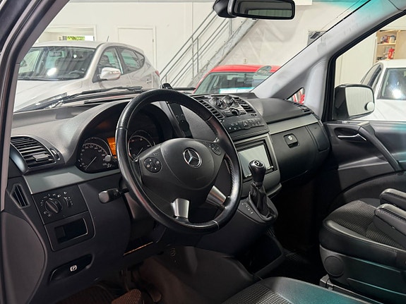 Mercedes-Benz Viano 10 of 14