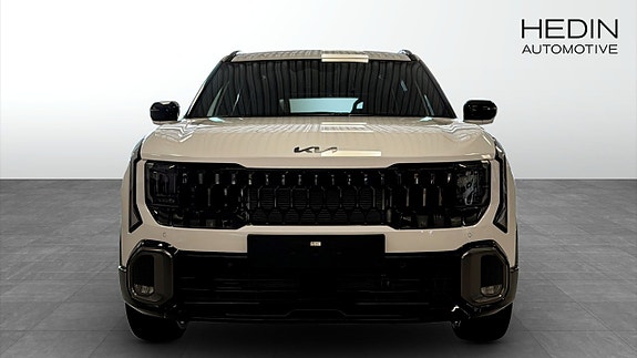 Kia Seltos 8 of 12