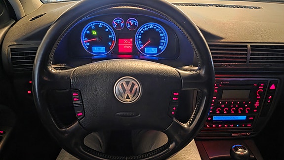 Volkswagen Passat 14 of 15