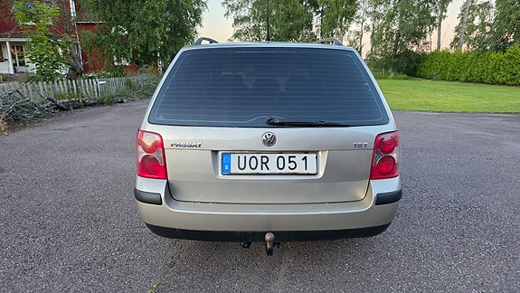 Volkswagen Passat 6 of 15