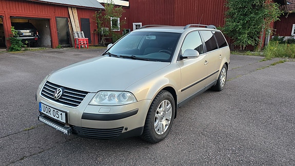 Volkswagen Passat 3 of 5