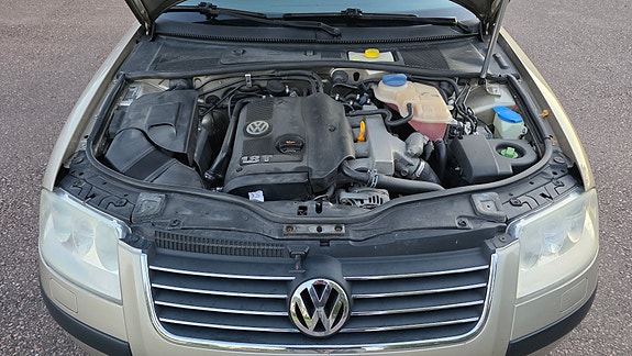 Volkswagen Passat 9 of 15