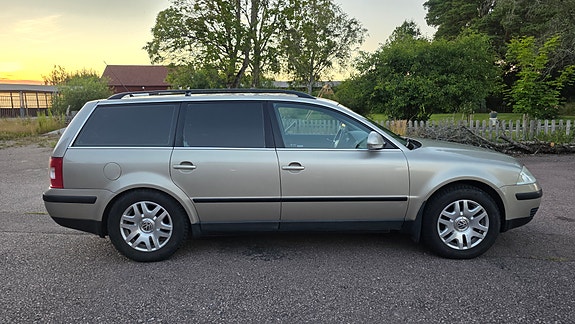Volkswagen Passat 8 of 15