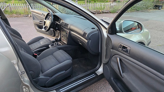 Volkswagen Passat 12 of 15