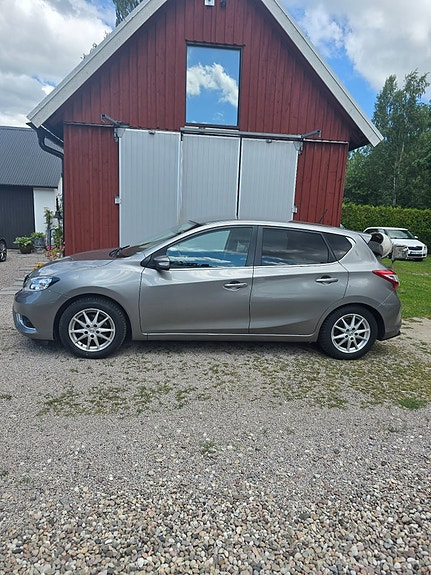 Nissan Pulsar 2 of 5